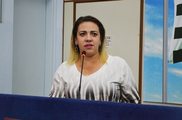 2018530_FOTO - Carla pede informações sobre ‘ Frente de Trabalho’